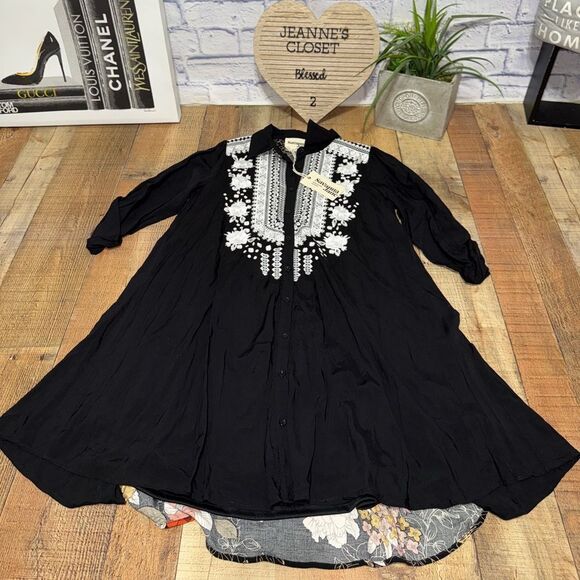 Savanna Jane Embroidered Front Floral Back Swing Mini Dress Small NWT - Picture 3 of 16